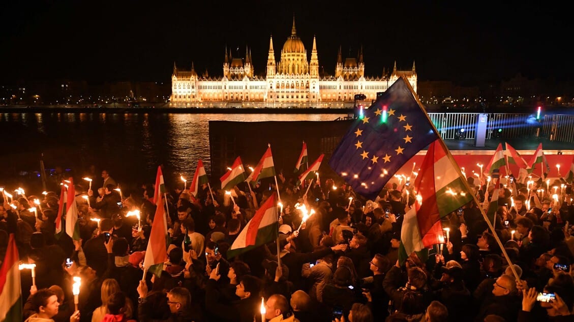 DOPO ORBÁN. VIETATO CANTARE VITTORIA.  IL SOLE NON SORGE UN MINUTO DOPO LA MEZZANOTTE...